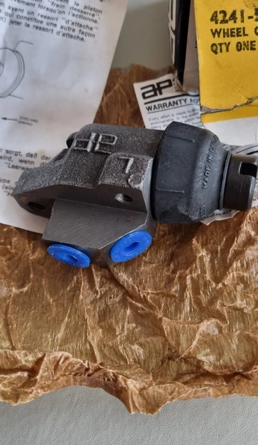 GENUINE NOS LOCKHEED Mk1 Ford Transit / CF Bedford / Front LH Wheel ...