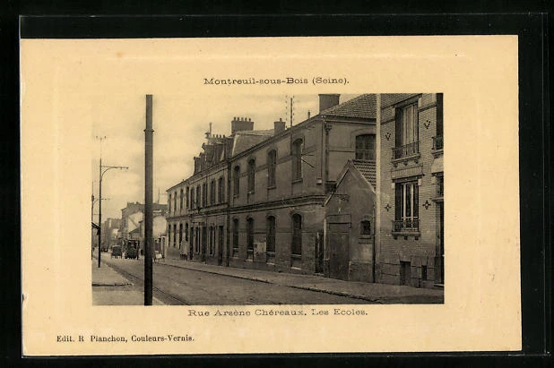 CPA gaufrée Montreuil-sous-Bois, Rue Arsene Chereaux - Les Ecoles