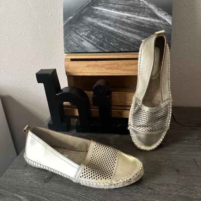 Kenneth Cole Reaction Boom-Arang Gold Metallic Leather Flats 7M New With Tags