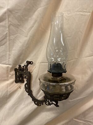 Antique/Vintage cast iron wall mount oil lamp with swivel bracket (q20