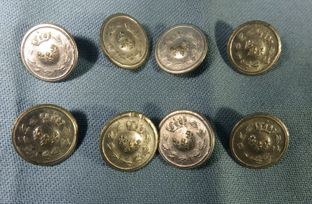 8 ANCIENS  BOUTONS de 16mm, FLEURS de LYS, COURONNE & PALMES . FONCTIONNAIRE ?