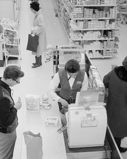 8x10 Glossy B&W Art Print 1965 Shopping At Safeway Washington DC