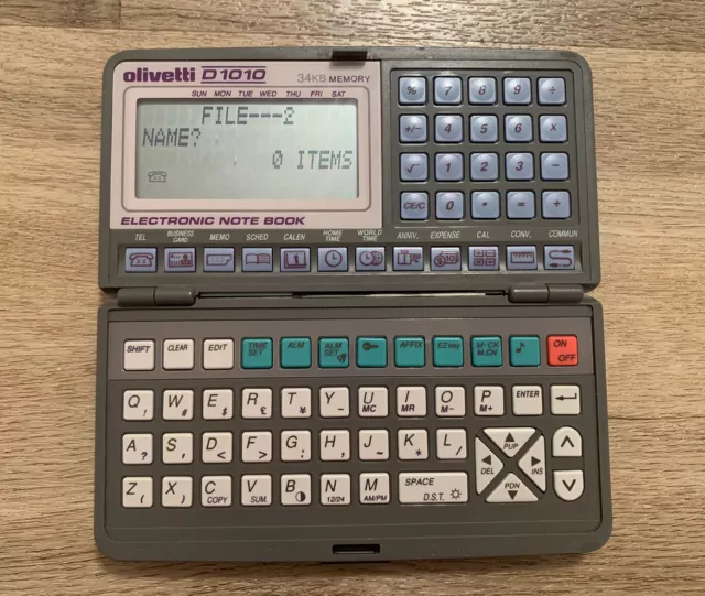 VINTAGE OLIVETTI D1010 Quaderno Elettronico Personal Organizer Calcolatrice  PDA EUR 40,90 - PicClick IT