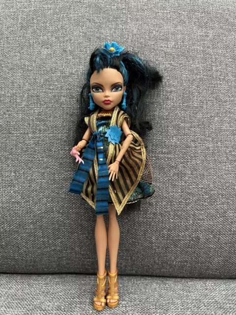 Monster High Doll Cleo De Nile Gloom and Bloom 2008 Rare