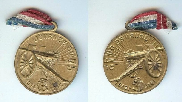 Insigne Epingle de Journée Drapeau Canon de 75 1914-1915 WW1 14-18 n°15