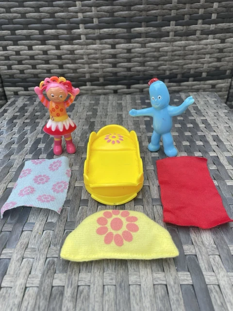 in-the-night-garden-iggle-piggle-upsy-daisy-bed-2-blankets-pillow