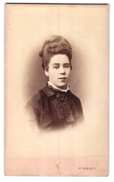 Photography Dr. Székely, Vienna, opera ring 1, Elisabethstr. 2, Young Lady with High