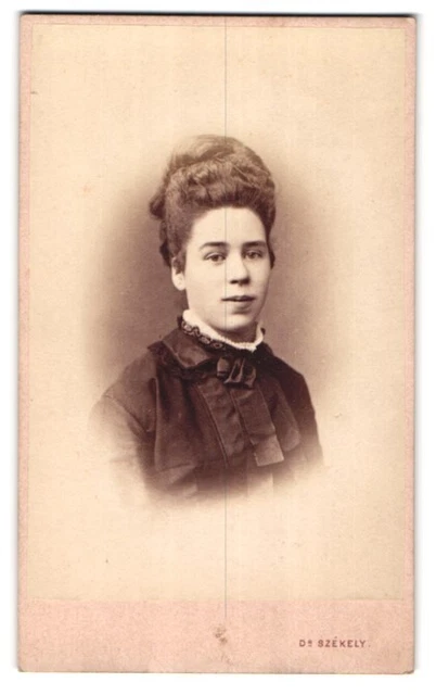 Photography Dr. Székely, Vienna, opera ring 1, Elisabethstr. 2, Young Lady with High