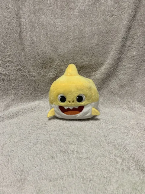 Peluche jaune petit cube bébé requin rose pour enfants