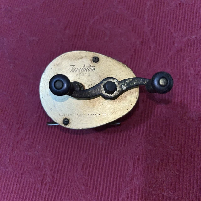 VINTAGE WESTERN AUTO Revelation V7343 Fishing Reel Made in USA