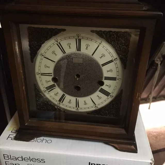 Mobile di orologio da tavolo in ottime condizioni