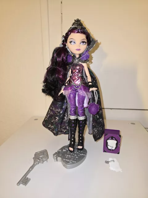 Ever After High Legacy Day Raven Queen Puppe