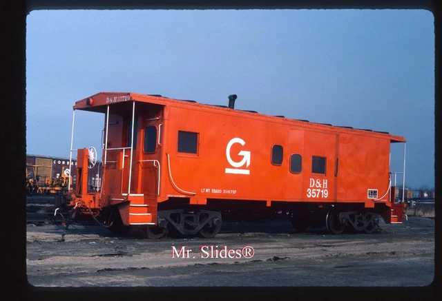 Original Slide D&H Delaware & Hudson /Guilford Fresh Paint Bay Window Cab. 35719