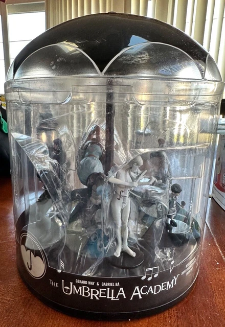Umbrella Academy Disillusioned Super-Talented Family Figure Set Gerard Way NM