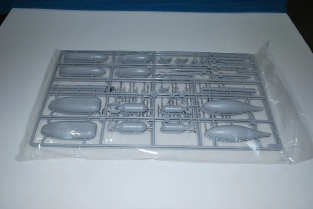 TRUMPETER P-47D DORSAL FIN 02264 ⭐PARTS⭐ SPRUE Ux2-DROP TANKS+BOMBS+MORE 1/32