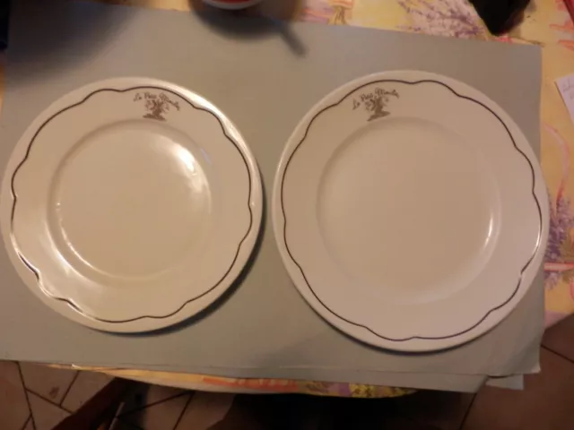 11 Assiettes  en Porcelaine Blanche Pillivuyt Ø 22 cmx6 et 25cmx5 sigle le peti