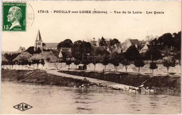 CPA POUILLY-sur-LOIRE Vue de la Loire Les Quais Nievre (100207)