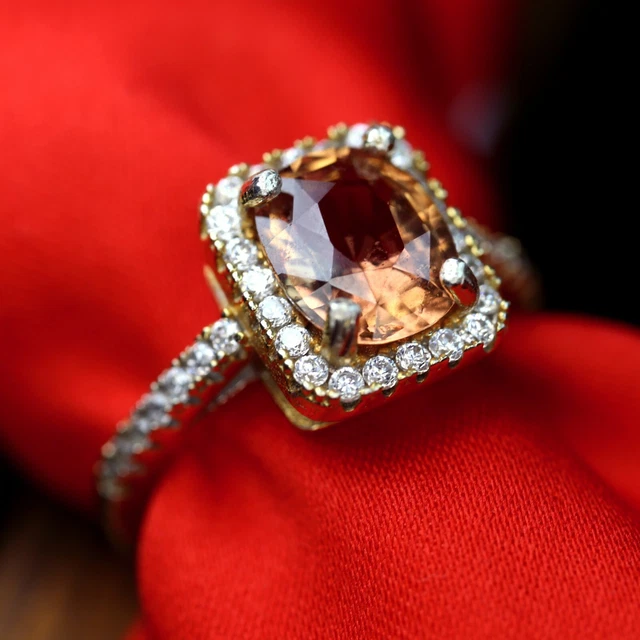 Stunning Certified Natural Orangish Peach Sapphire Diamond 18K Yellow Gold Ring