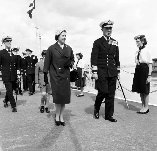 Queen Elizabeth Ii And The Prince Of Wales Visit Hms Eagle 1950S Old Photo 5