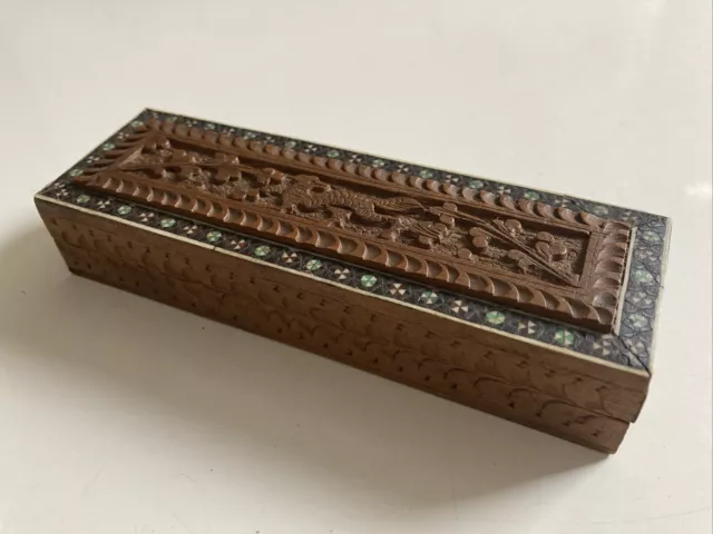 VINTAGE ANGLO INDIAN BEAUTIFUL CARVED WOODEN BOX MOSAIC DETAIL  14.5cm