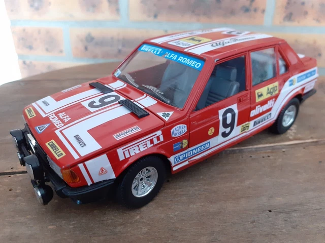 Burago Bburago alfa giulietta 1.6 au 1/24