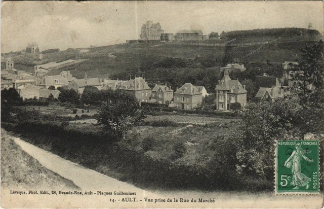 15644 cpa 80 Bourg d'Ault - La Grande rue allant à la mer