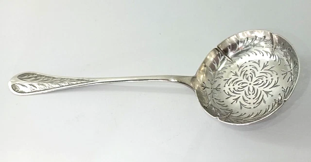 Ancienne Cuillère a Sucre Saupoudreuse en Argent Massif.