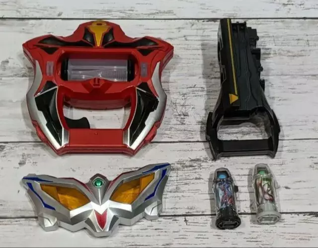 Bandai Ultraman Geed Dx Geed Riser and Assorted 4 Pcs Capsule Used From Japan
