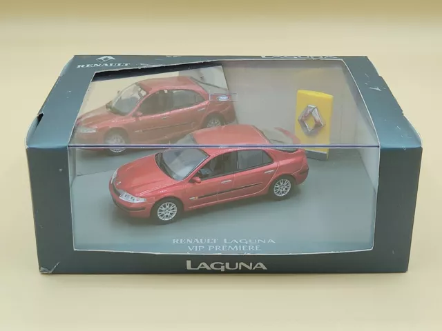 1/43 Renault Laguna II Dynamique Rouge 2001 UH Universal Hobbies ref: 7711218297