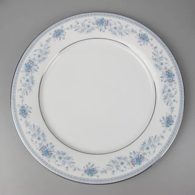 Noritake Dinner Plate "Blue Hill" 2482. Bone china blue & white. 10.5" 2
