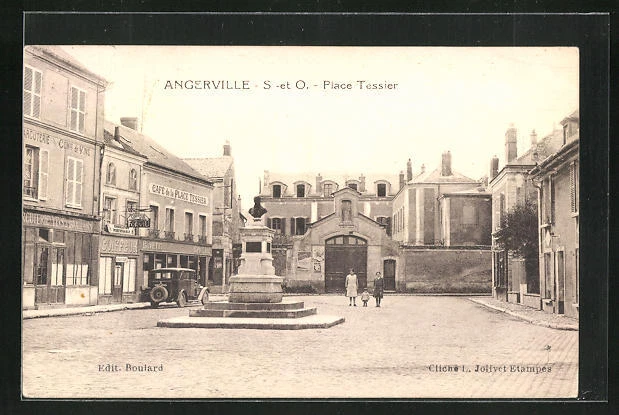 CPA Angerville, Place Tessier 1932