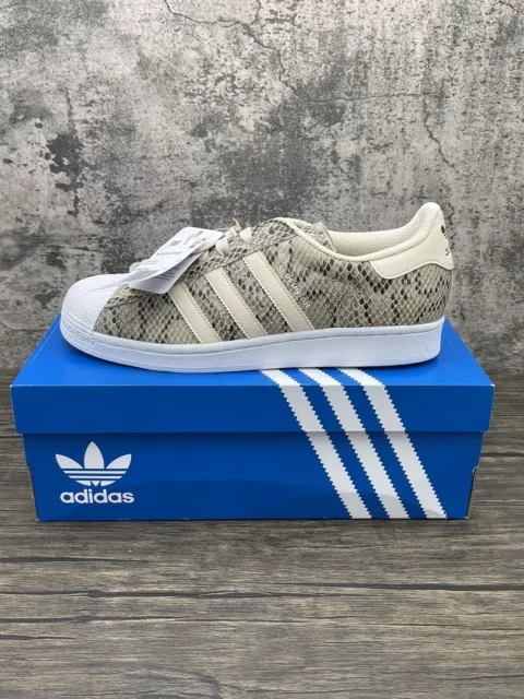 Adidas superstar blanche python top