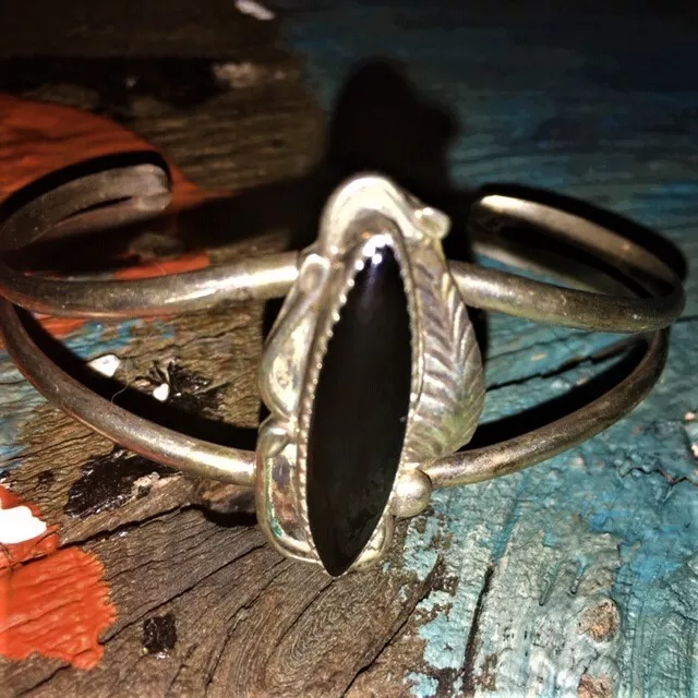 WD Navajo Cuff Bracelet Sterling Silver 925 BLACK ONYX, Leaf Berry
