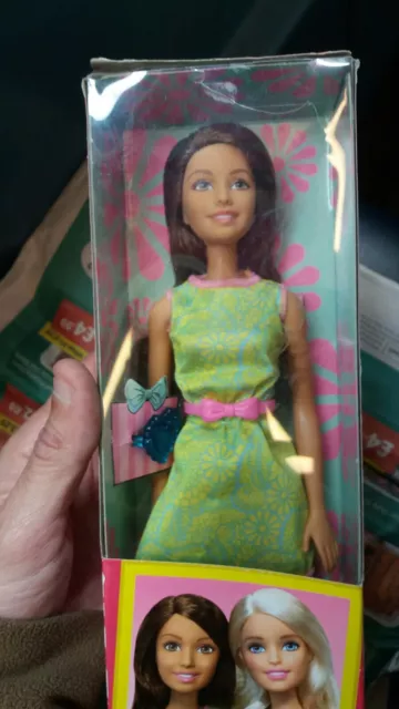 Barbie Rare 2015 Brunette Doll T7584 DGX63 New Old Stock Mattel Canada Indonesia