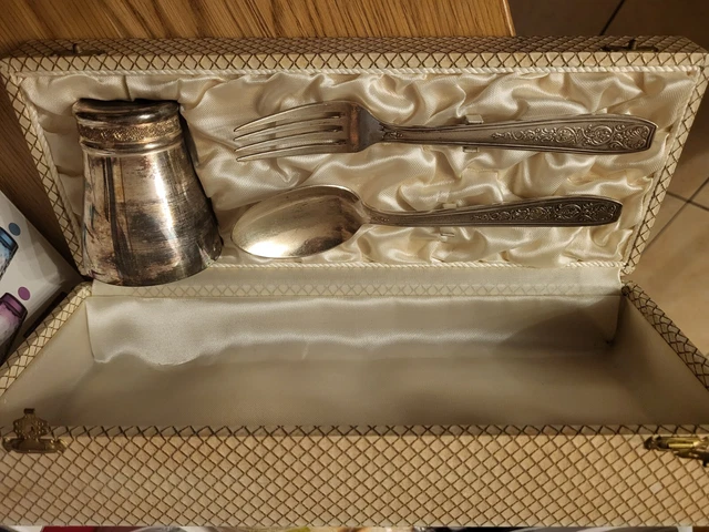 COFFRET DE BAPTEME Timbale En Metal Argente Avec Cuillere Et Fourchette ...