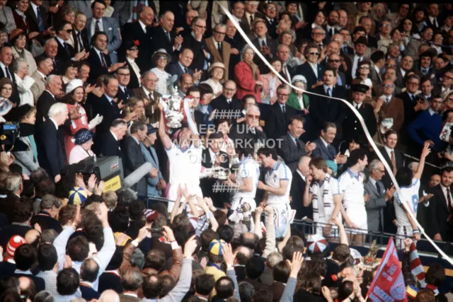 1980 Fa Cup Billy Bonds Trophy Photo Print West Ham United Upton Park England 3