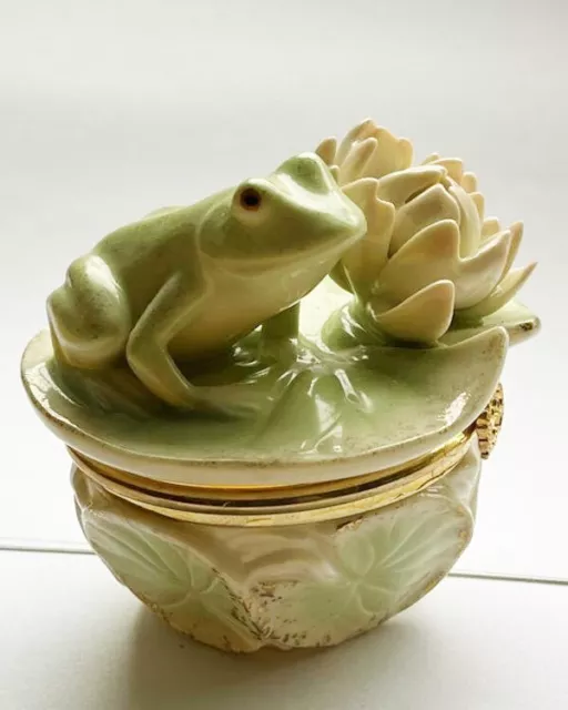 Lenox Treasure Box - Handsome Frog And Beautiful Lotus