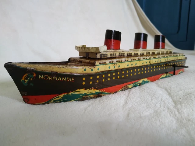 Lot De Petit Bateau Jouet Sur Roulettes En Tôle Peinte  Repeint Taille 25 20910