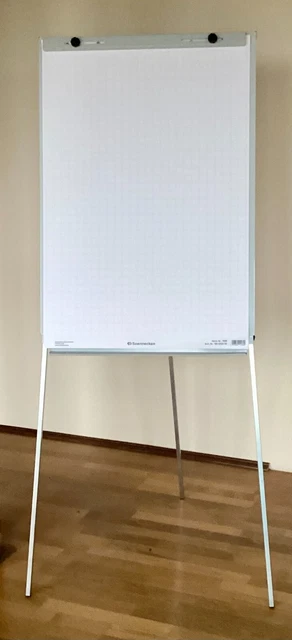 Flipchart, gebraucht, aber gepflegt und völlig intakt, stehend auf drei Füßen