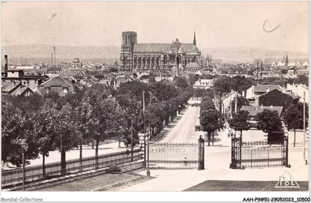 AAHP9-51-0758 - REIMS - Vue générale prise des caves Pommery et la Cathédrale