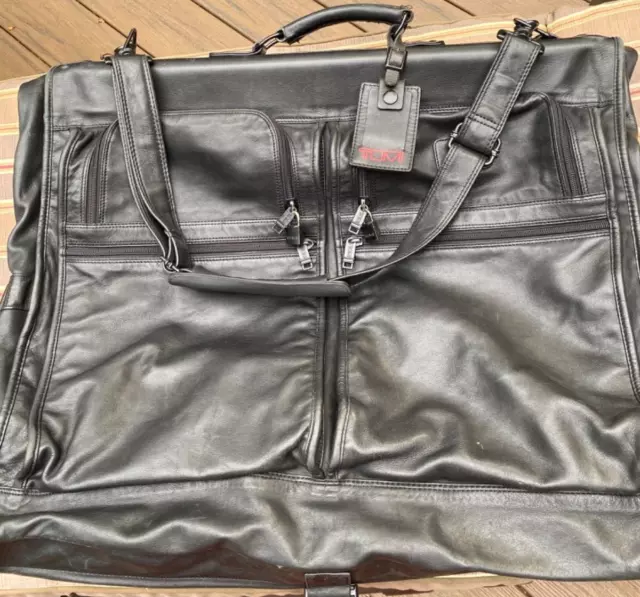 TUMI Classic Clean  Leather Suiter Garmet Bag with Tumi Luggage Tag