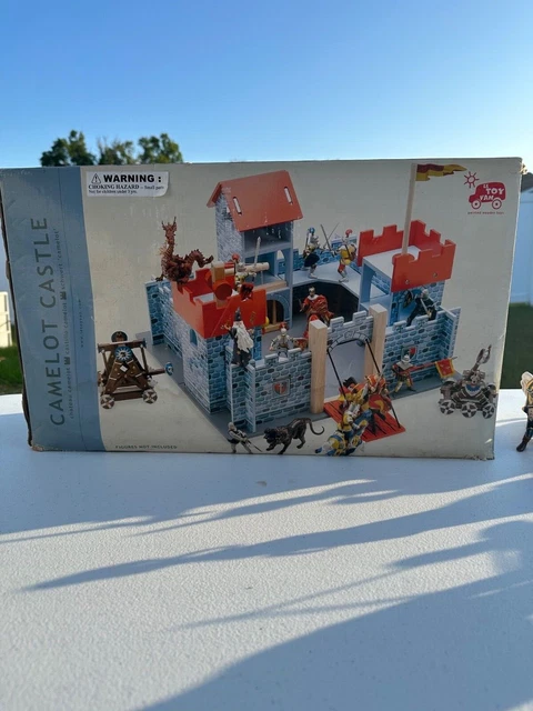 Le Toy Van Camelot Wooden Castle Set Accessories. Figures included!