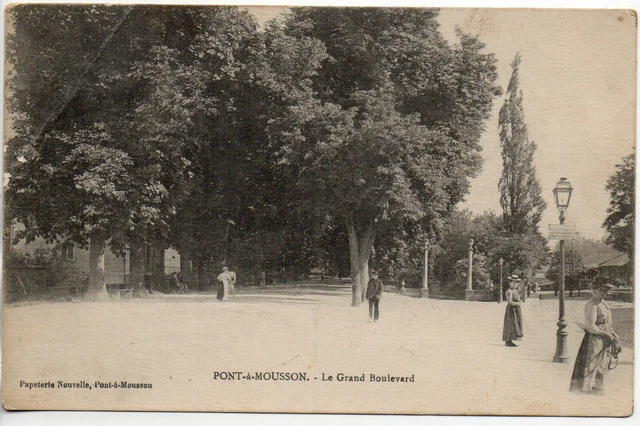 PONT A MOUSSON - Meurthe et Moselle - CPA 54 - le grand boulevard
