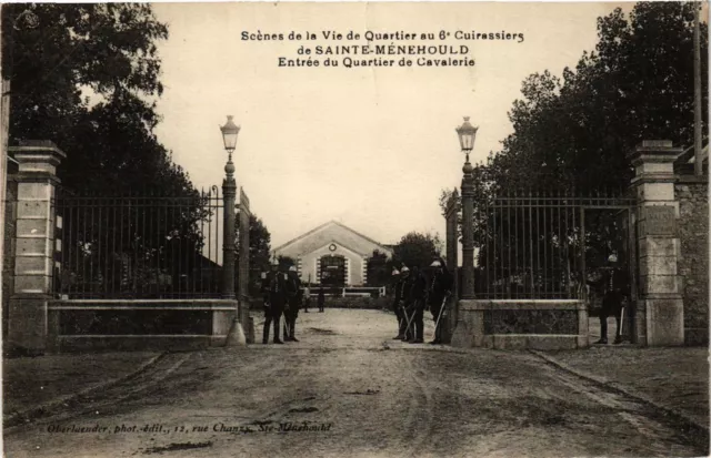 CPA AK Militaire Scenes de Vie de Quartier au 6 Cuirassiers de Sainte (362224)