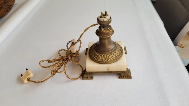 Pied De Lampe En Bronze Doré , Décor Au Petit Ange