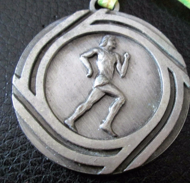 PINS BROCHE MOTO LES 24 HEURES DU MANS 3 et 4 avril 2004/ 27ème édition EUR 6,00 - FR