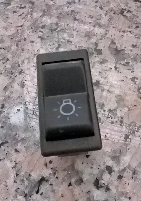 Vue rapprochée du bouton de commande de l'interrupteur des phares Le