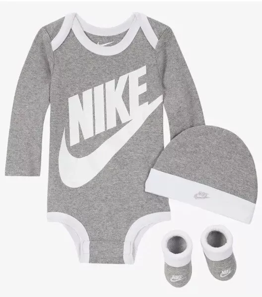 New Nike Baby 3 Piece Set Infant 6-12M Grey and White Hat Bodysuit Booties