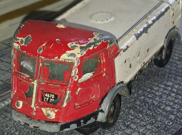 DINKY TOYS 1/43 BALAYEUSE ARROSEUSE LMV Réf : 596