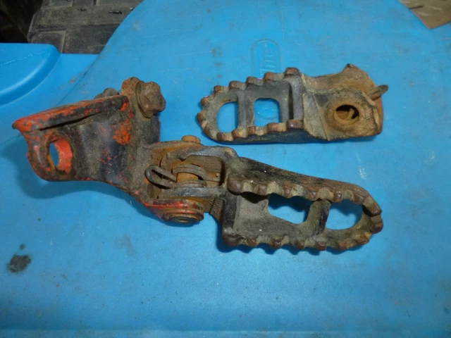 Honda 1982 CR 250 left/right side foot pegs OEM